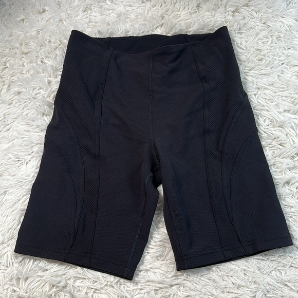 Lululemon Ribbed High-Rise Yoga Short 8" Black - Picture 1 of 6